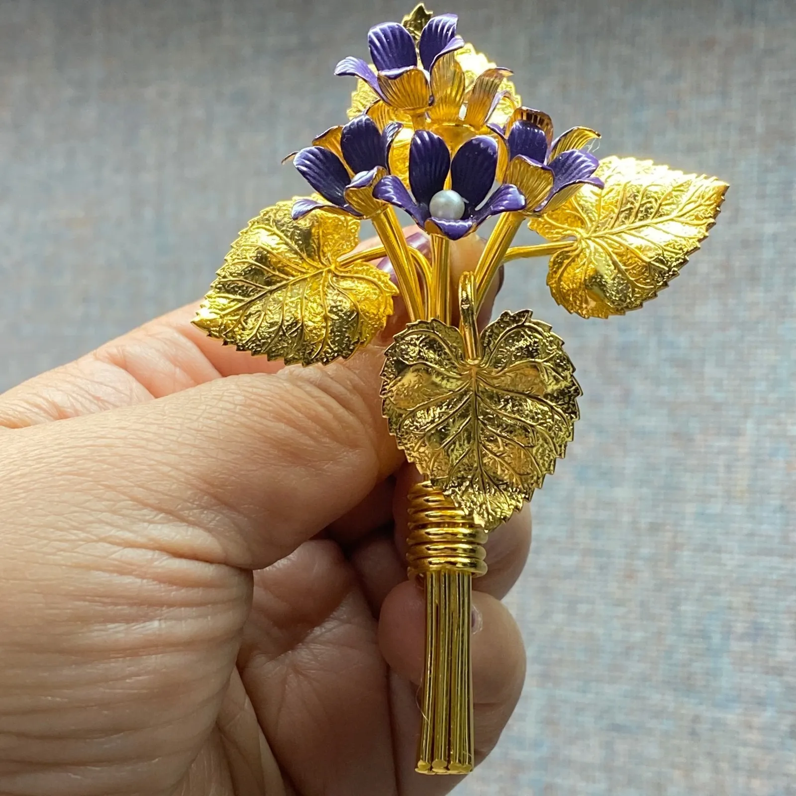 Vintage Style Gold Tone Flower Bouquet Purple Enamel Pearls Brooch Lapel Pin - Image 6