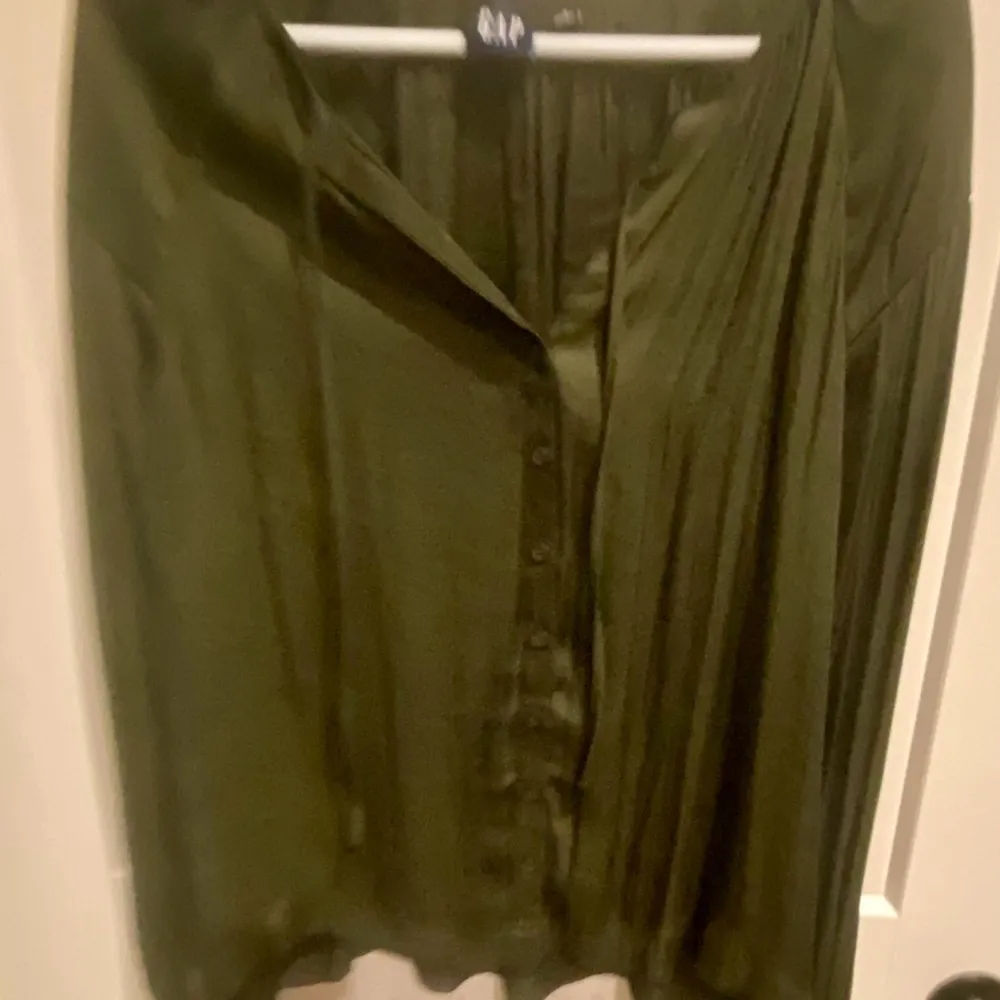 Gap Olive Green Satin Empire Top Size M - Image 2