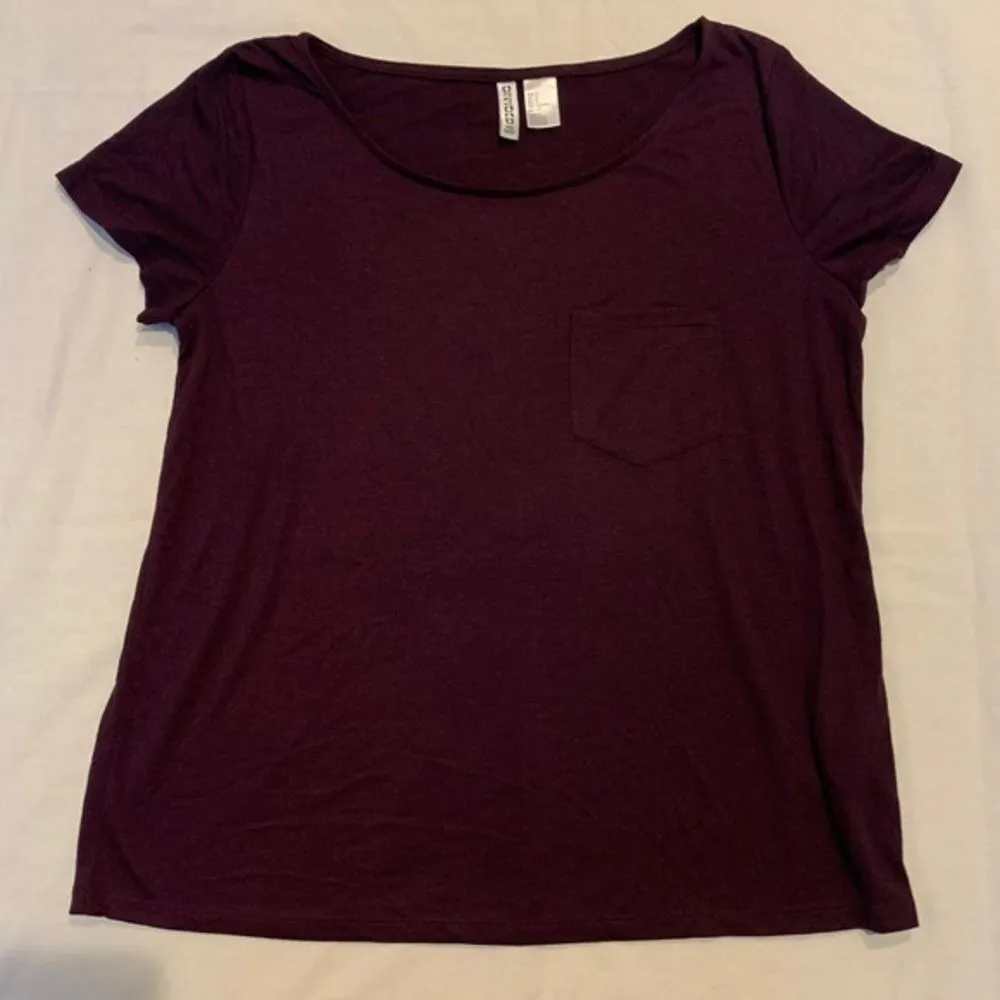 ✨ Maroon Pocket Tee Shirt✨ - Image 2