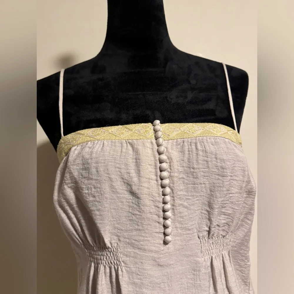 EUC BCBGMAXAZRIA Cream and Yellow Sleeveless Blouse size XS - Image 3