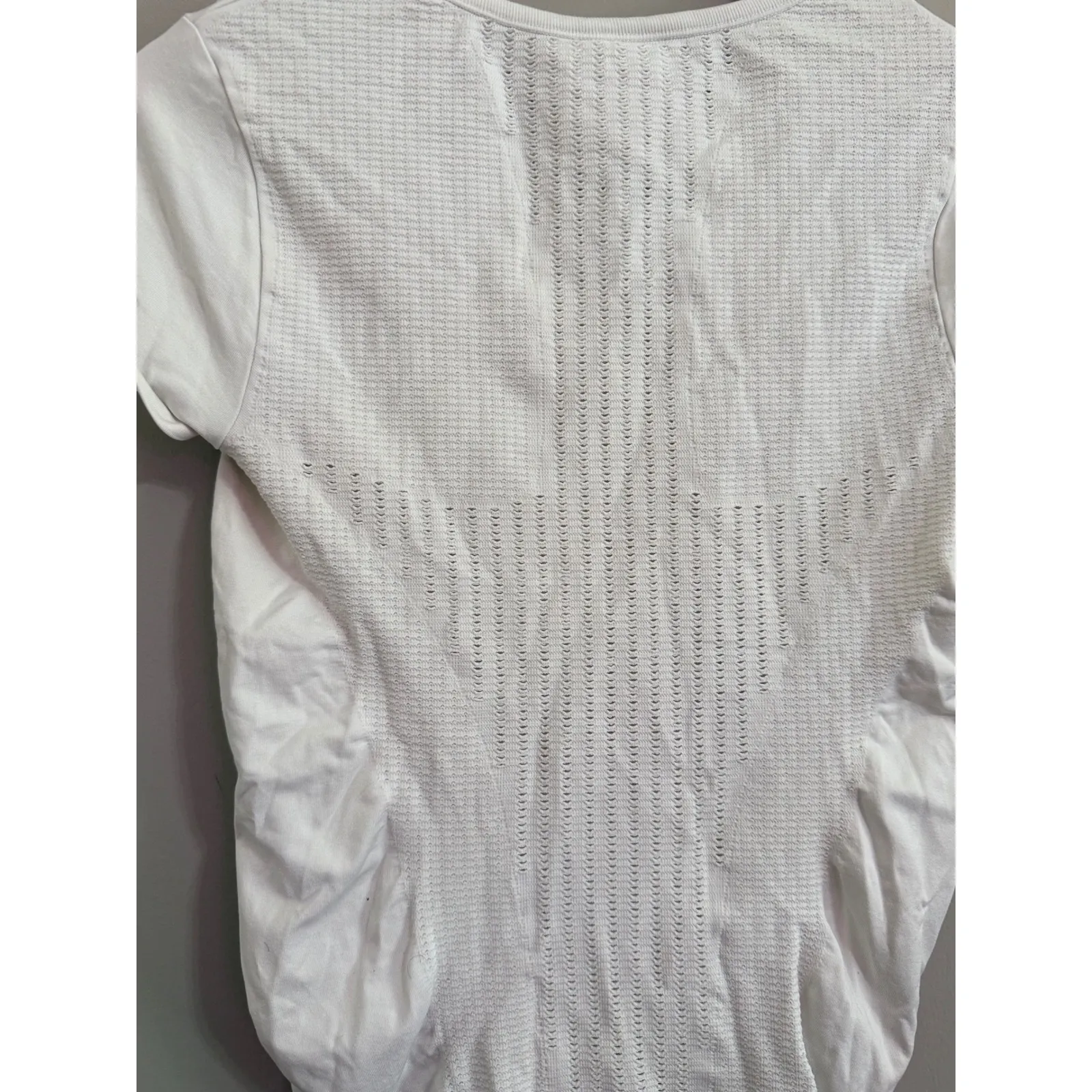 ATHLETA White V Neck Short Sleeve Seamless Knit Athletic Top Women Size S - Image 4