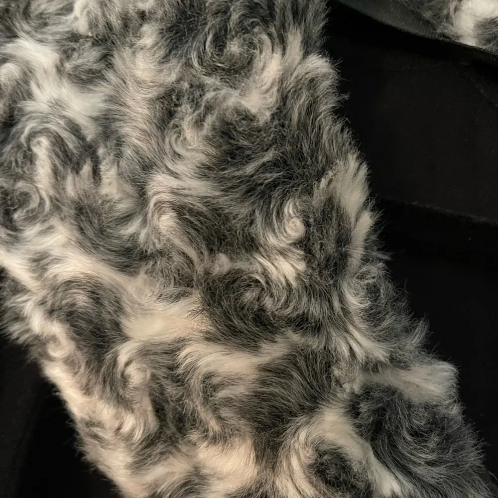 Pink Poodle Cardigan With Detachable Faux Fur Collar. Size undefined - Image 5