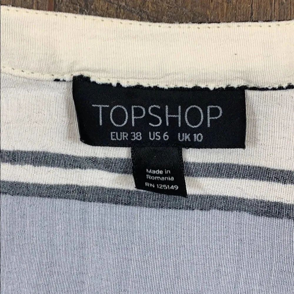 TOPSHOP Split Sleeve Striped Crop Top Button Down - Image 3