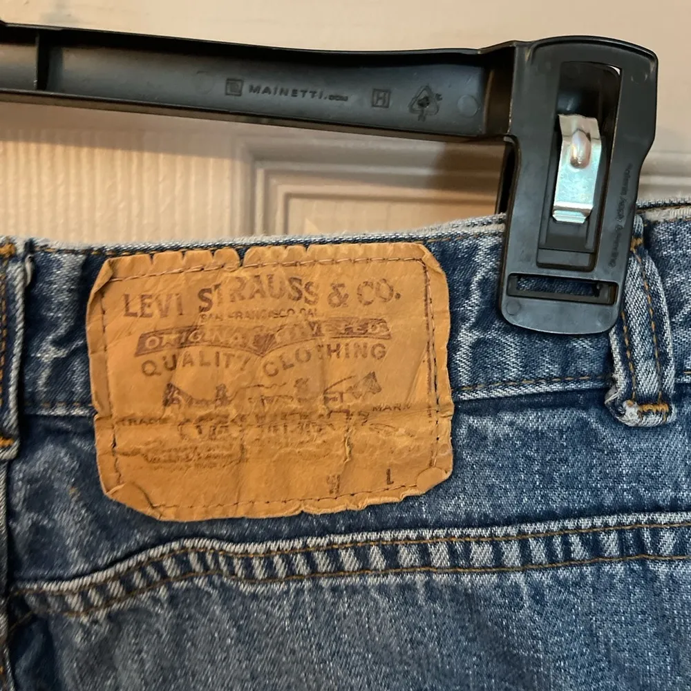 Levi’s women’s vintage 1970s orange tab light weight 5 pocket med wash jeans 28. - Image 7