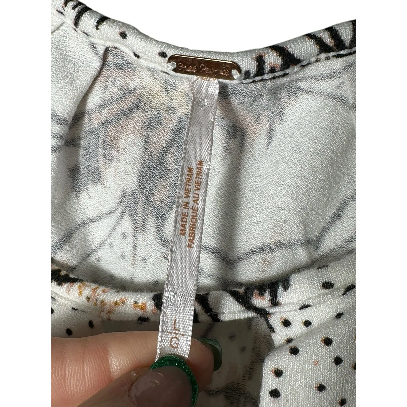 Free People Last Time‎ Ivory Floral Drape Keyhole Bell Sleeve Top Large #CD12-5 - Image 6