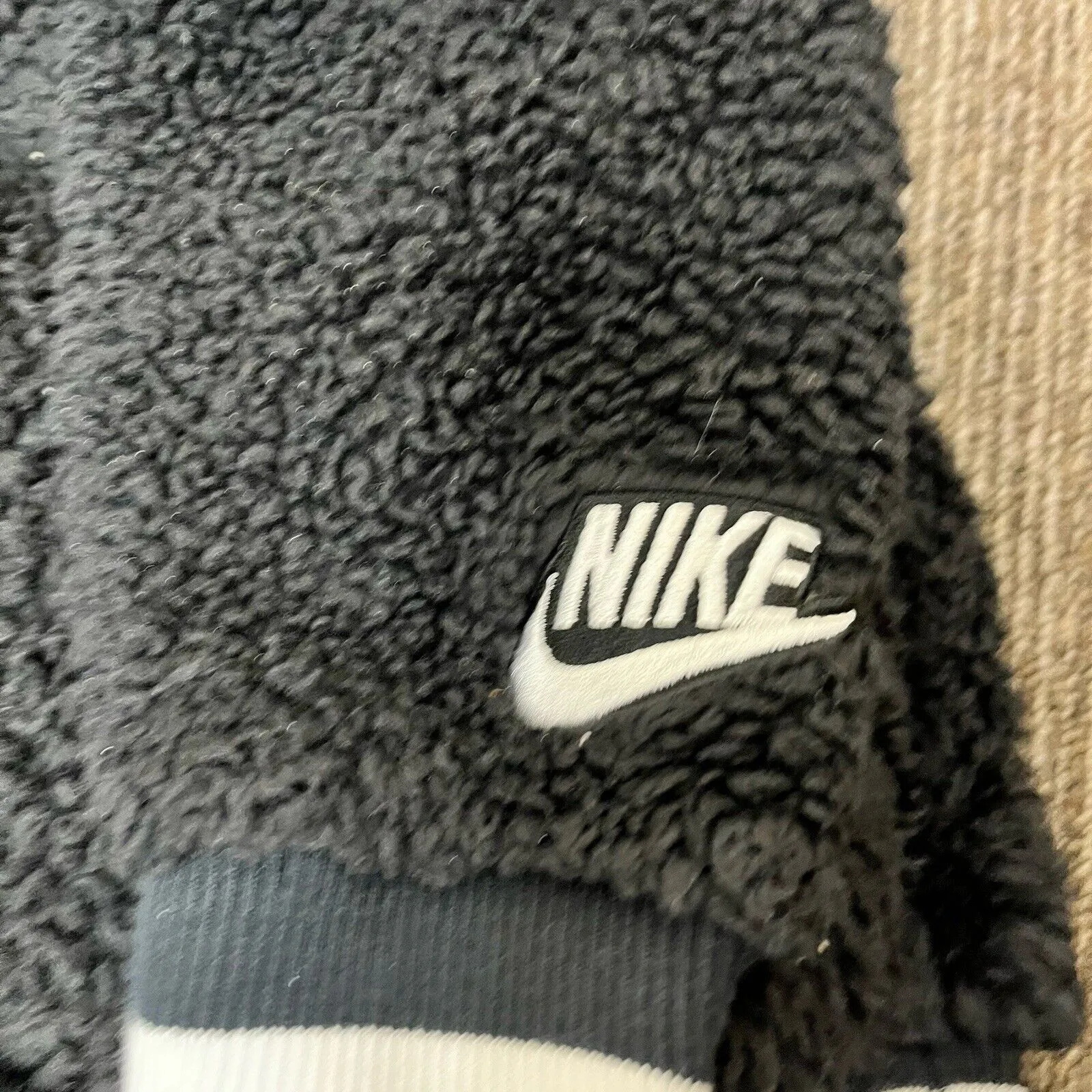 Women's Nike Sportswear Sherpa Bomber Jacket Spruce White Size XSmall EUC - Image 2