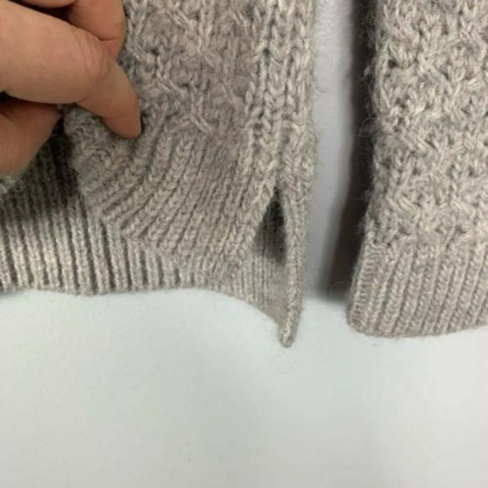 Banana Republic Grey Knit Sweater Size XS - Image 3
