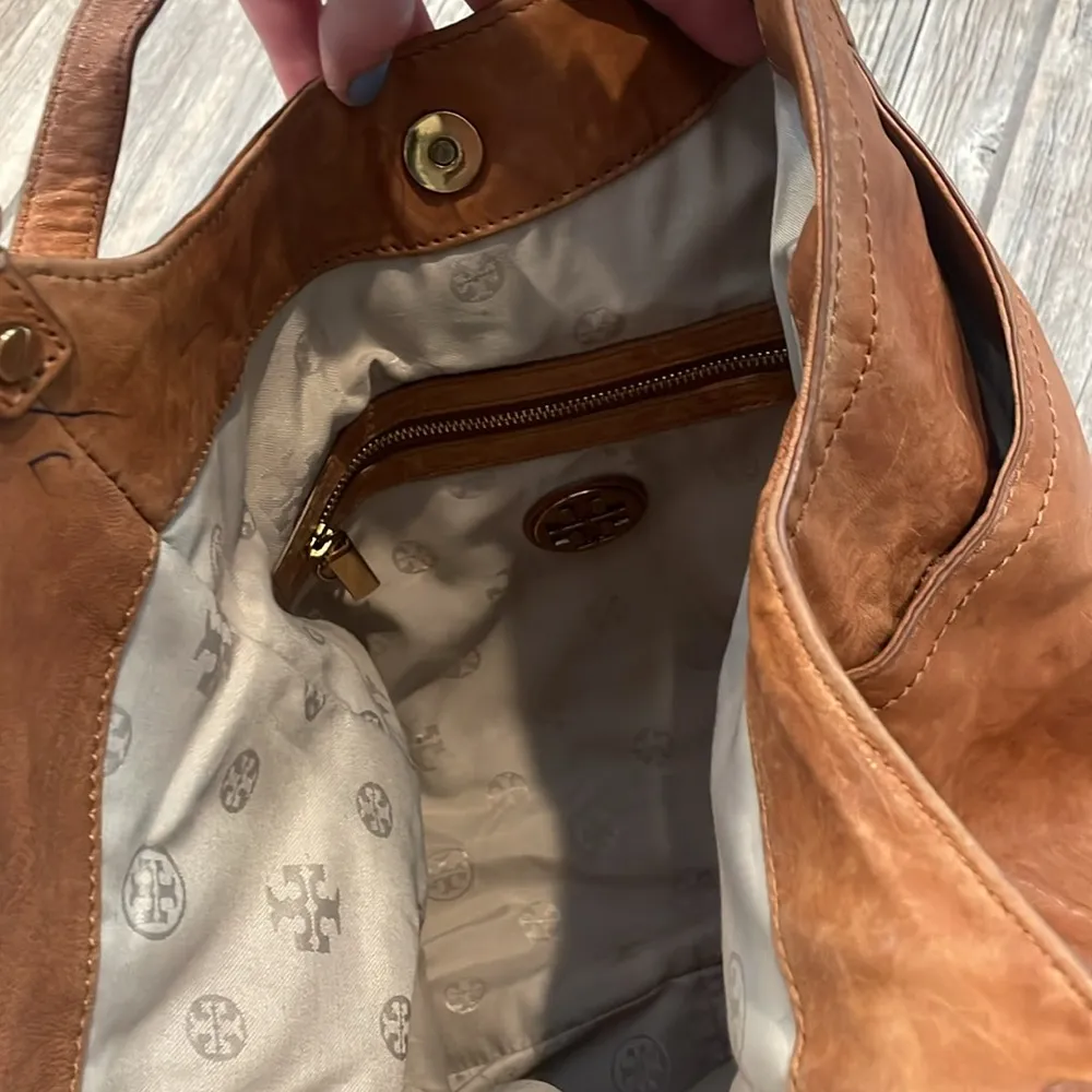 Tory Burch Brown Leather Tote with Slouchy Design and Brass Hardware - Image 6