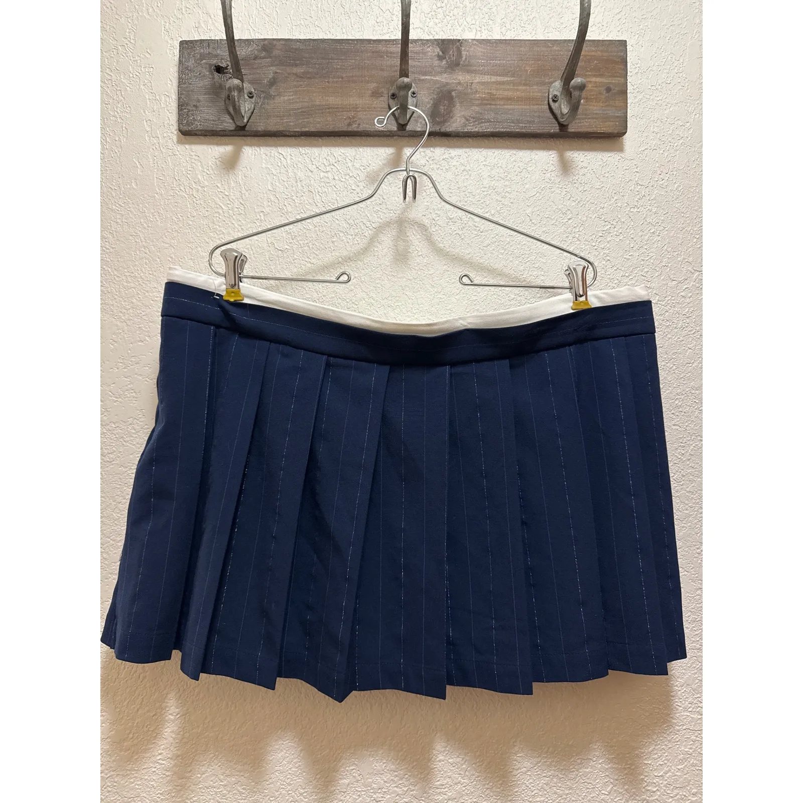 Victoria's Secret Pink Navy Pinstripe Pleated Tennis Skirt XL Blue - Image 4