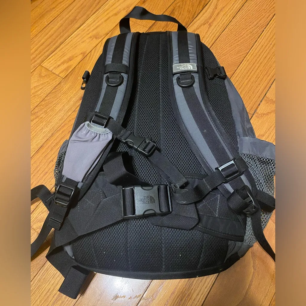 The North Face Black Pink Amira Hiking Backpack Daypack in EUC‎ - Image 2