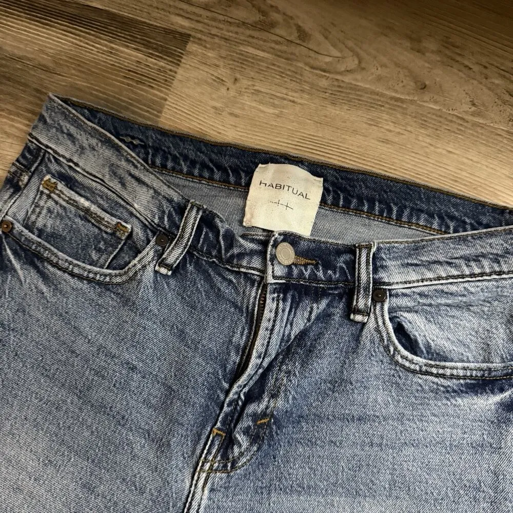 Habitual Logan Jeans Size 8/29 Medium Wash with Slight Flare Women’s - Image 4