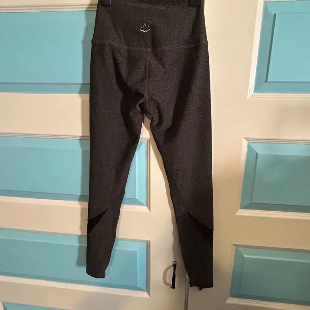 Beyond yoga leggings - Image 2