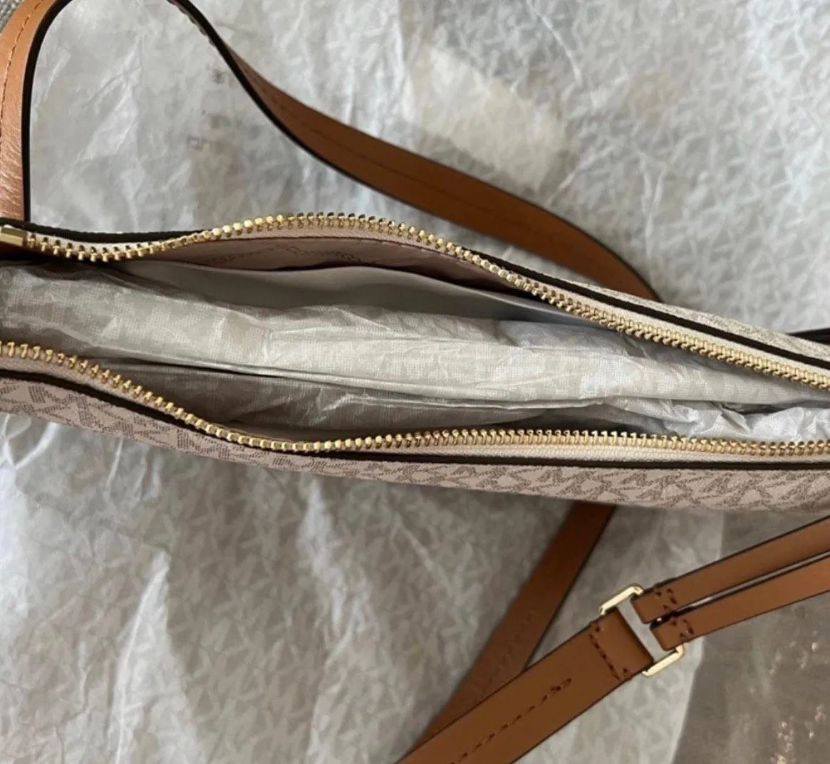 Micheal Kors Crossbody Bag - Image 2