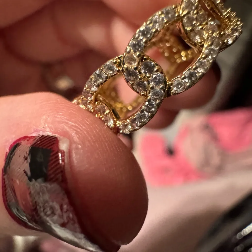 3 Elegant Women's Rings size 6 Gold - Image 8