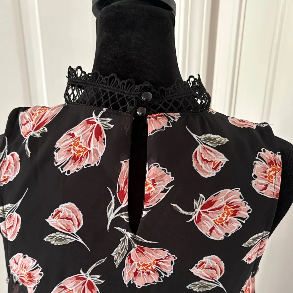 Iz Byer black and pink floral lace neckline sleeveless blouse. - Image 3