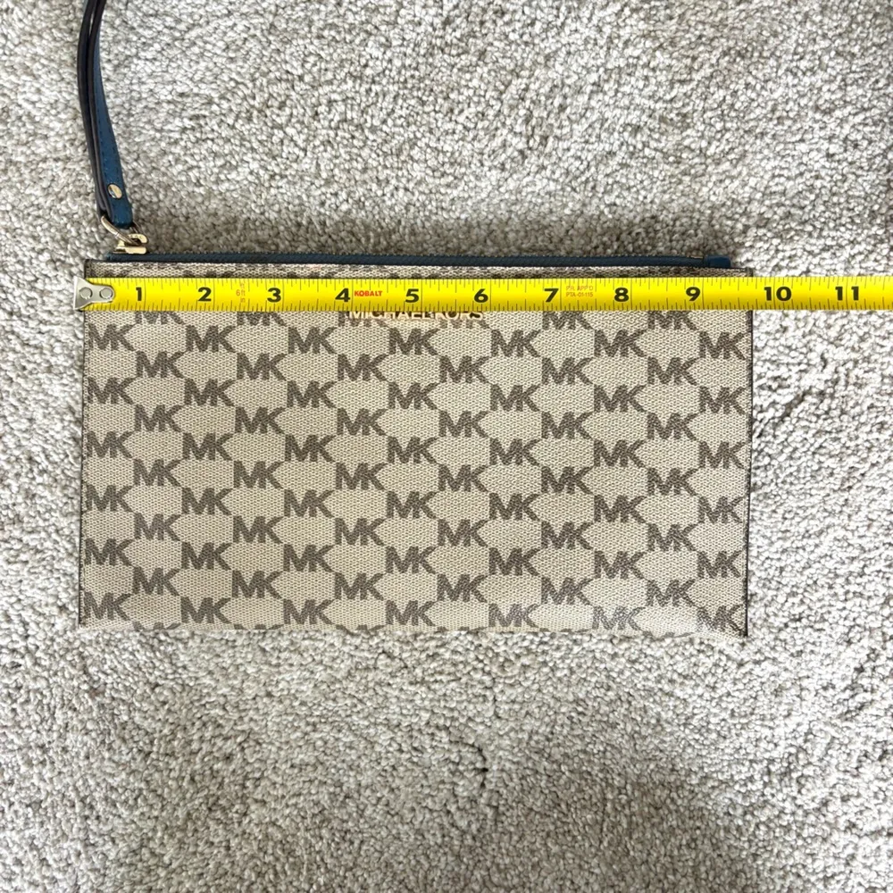 Michael Kors Classic Wristlet Wallet Card Holder Brown Tan MK Print Logo Luxury - Image 9
