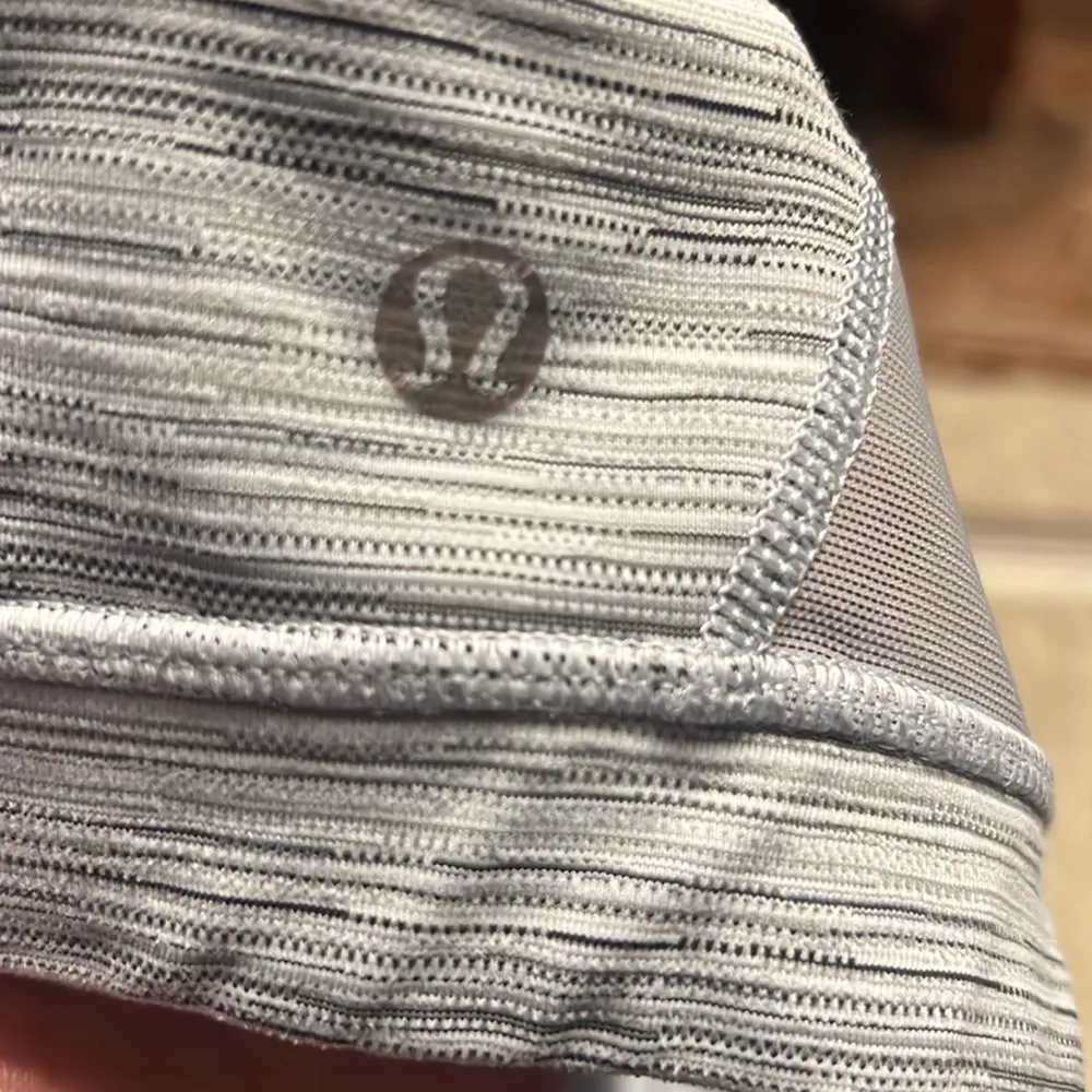 Lululemon Flow Y Bra IV size size 6 - Image 4