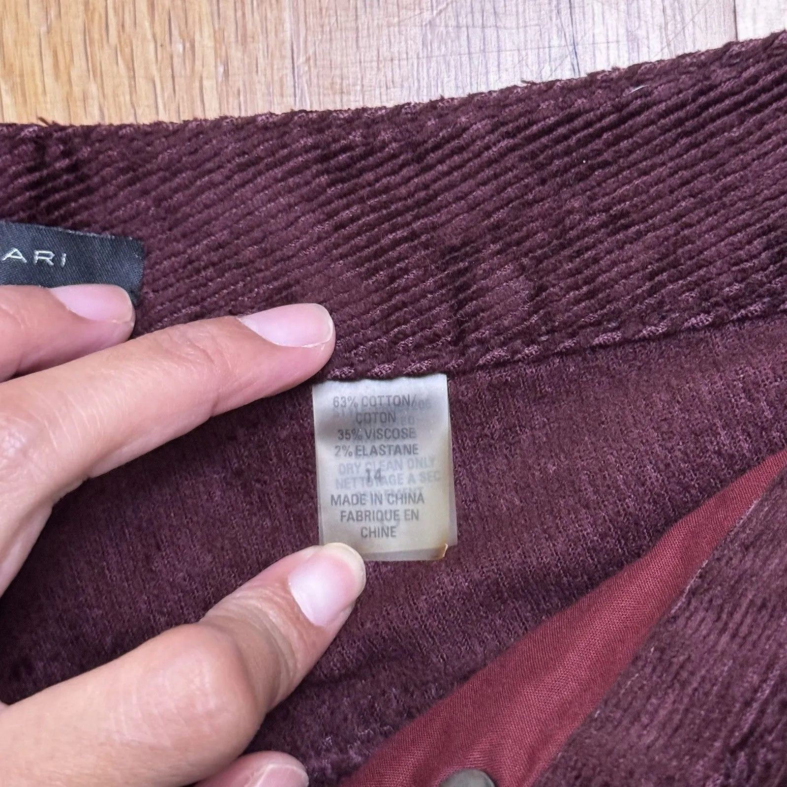 Elie Tahari Women’s Velvet Corduroy Boot Cut Pants Burgundy Red Size 14 GUC - Image 4