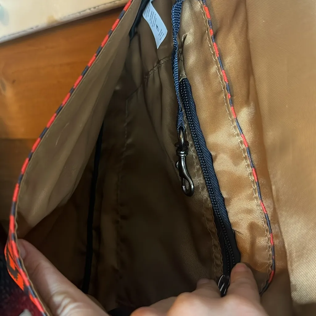 Kavu Crossbody Clutch Wallet Purse Pocket Red Outdoor Makeup Geomateric Satchel - Image 4