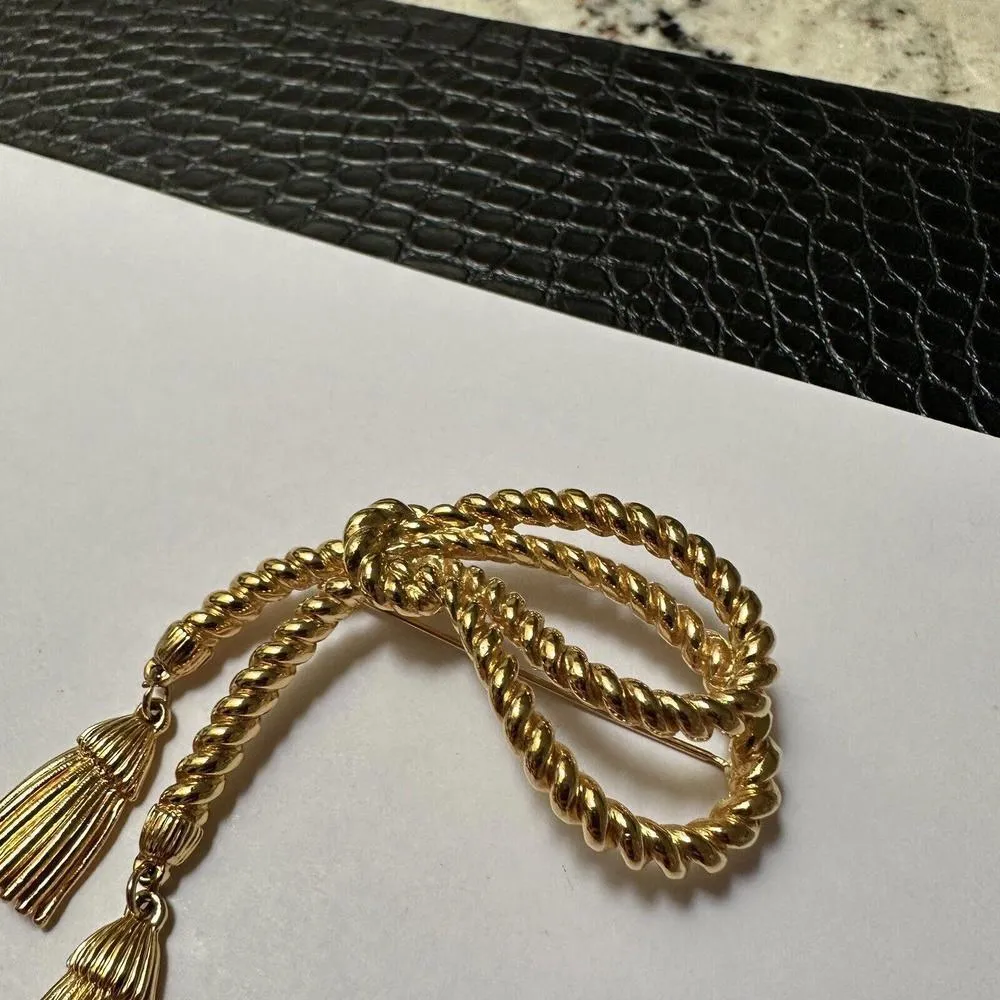 Avon Gold Tone Knotted Rope Brooch Pin Solid Dangling Tassels NWOT - Image 6