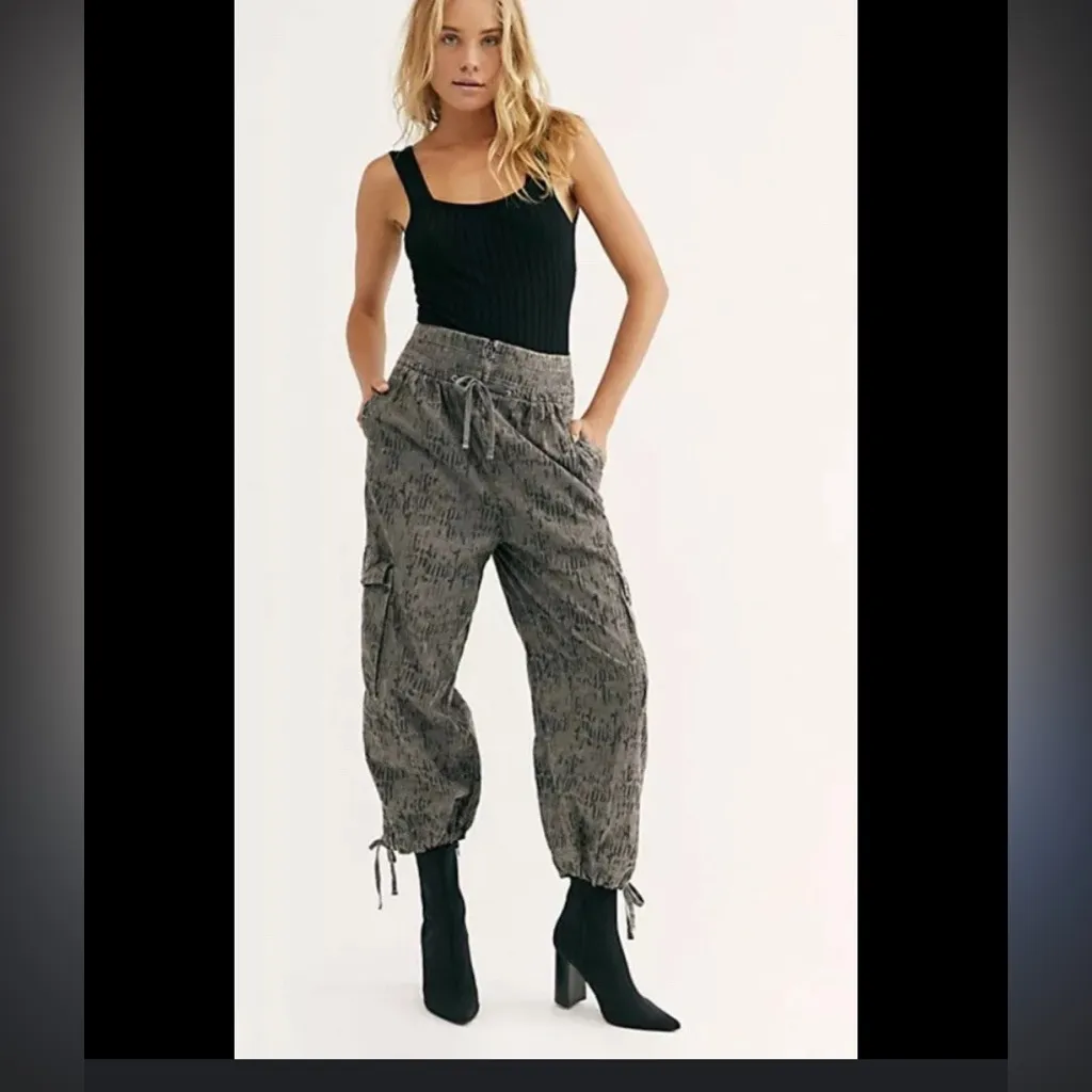 $168 Free People Fly Away Printed Parachute Pants green camo casual winter boho - Image 2