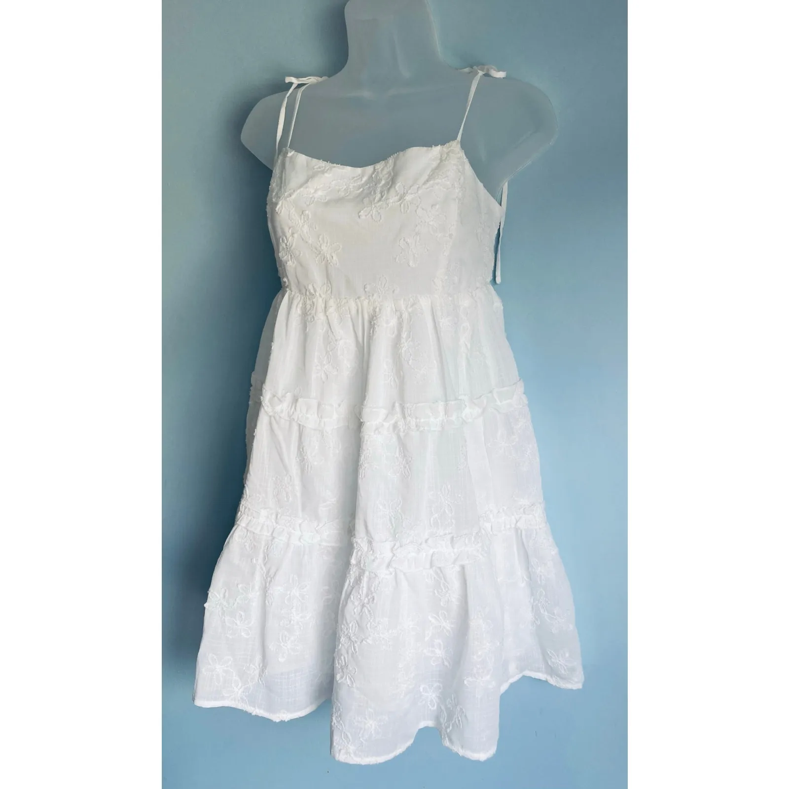 White Summer Dress Floral Embroidery All In Favor Medium NWT - Image 2