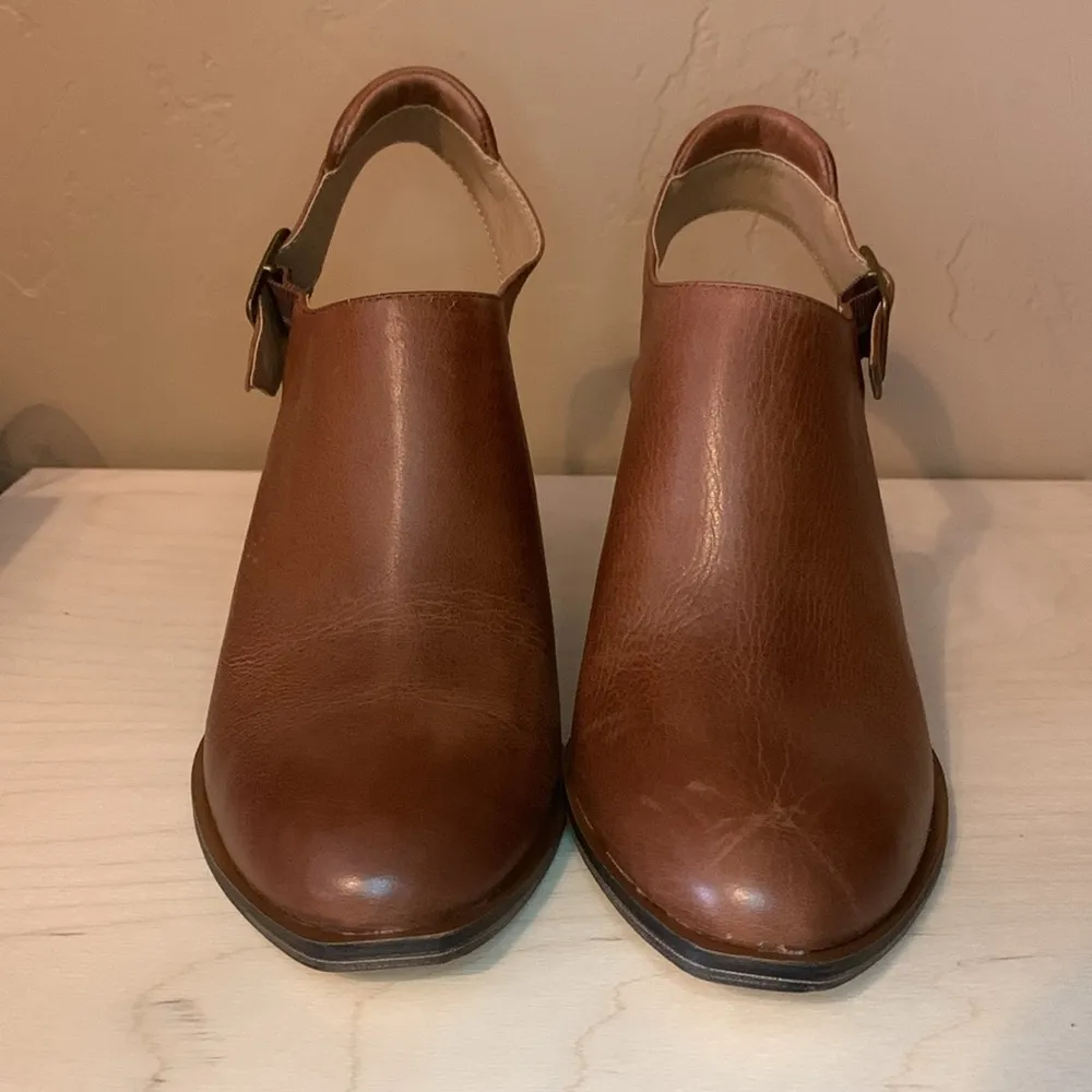 NIB Chinese Laundry leather heeled slides. - Image 11