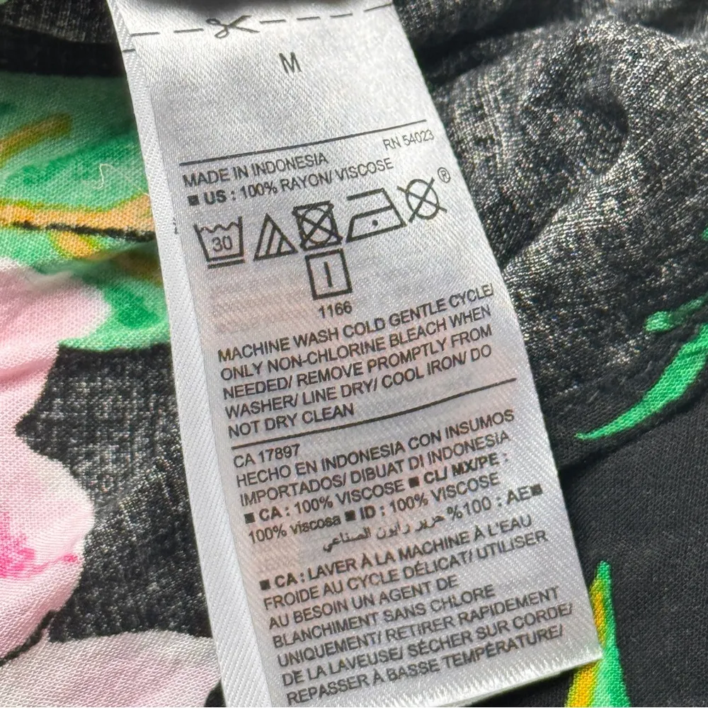 Old Navy  Black Floral Spaghetti  Thin Strap Lightweight  Top 
Sz M - Image 5