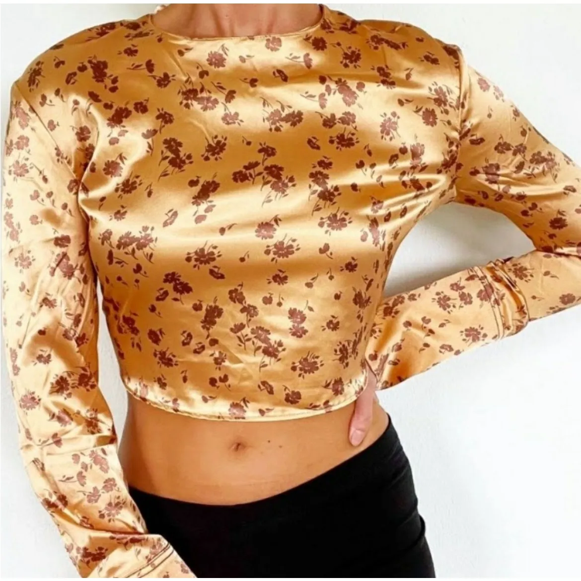 Zara satin gold floral crop top - Image 4
