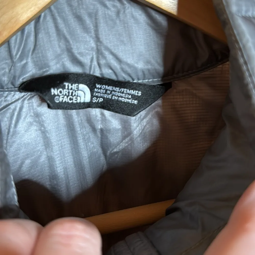 The North Face Ladies ThermoBall Trekker Gray Vest Size Small - Image 9