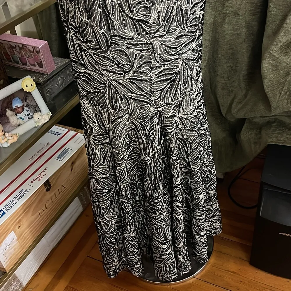 Alice and Olivia beaded black and white gown - Image 8