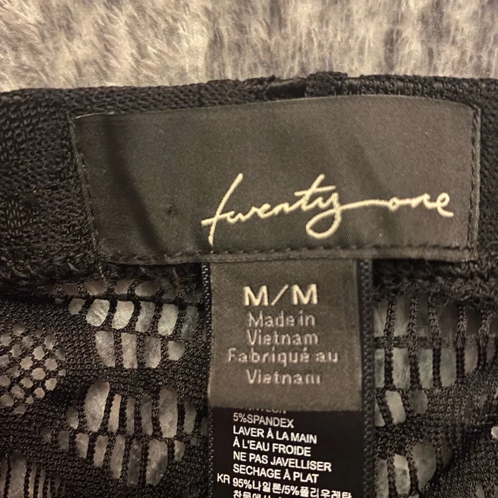 TWENTY ONE black lace leggings Medium (FOREVER 21) NWOT (Forever 21) - Image 6