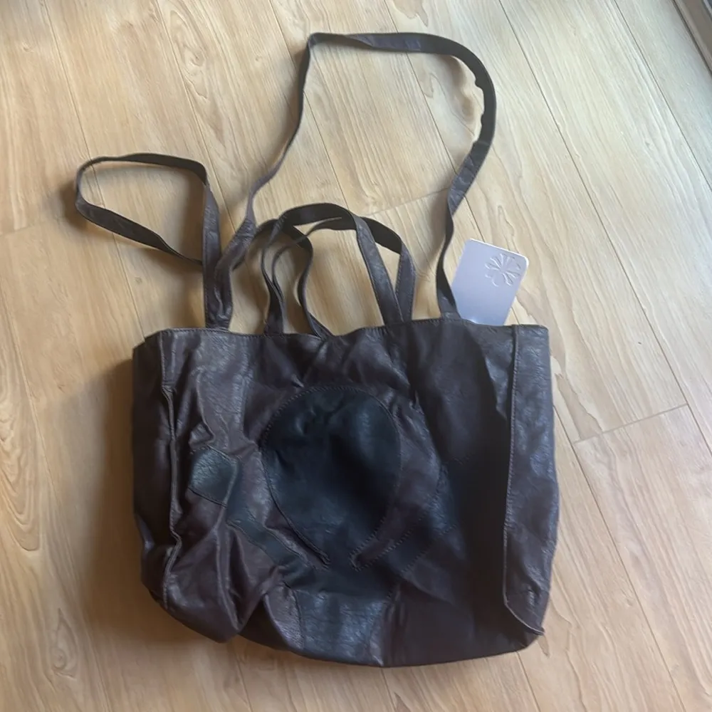 Signature Element Vegan Leather Tote - Image 4