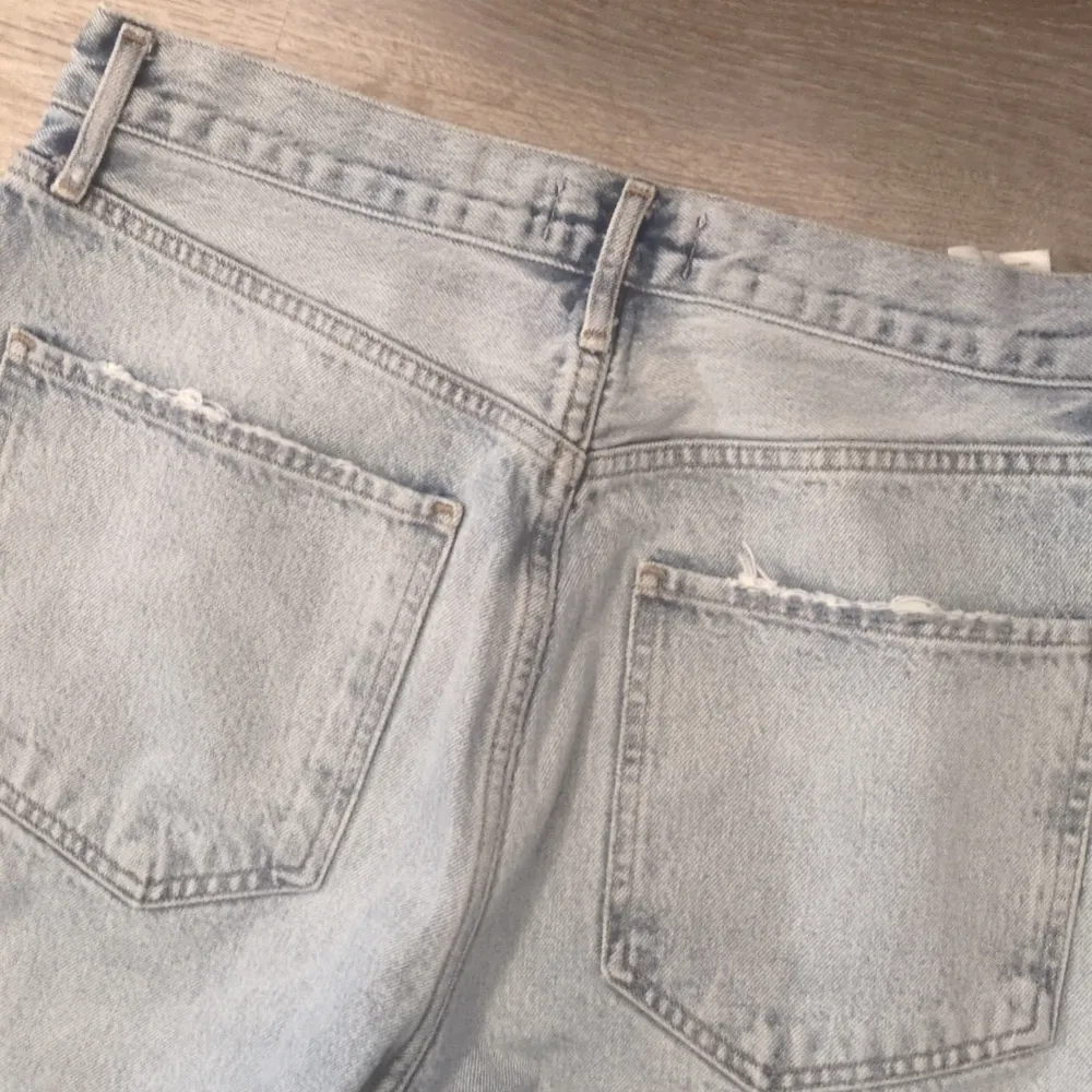 Agolde distressed raw hem Riley crop jeans size 29 - Image 4