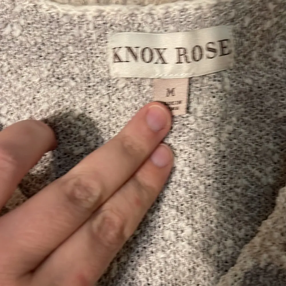 Knox Rose  Leopard Print Sweater Size Medium Cream Grey - Image 10