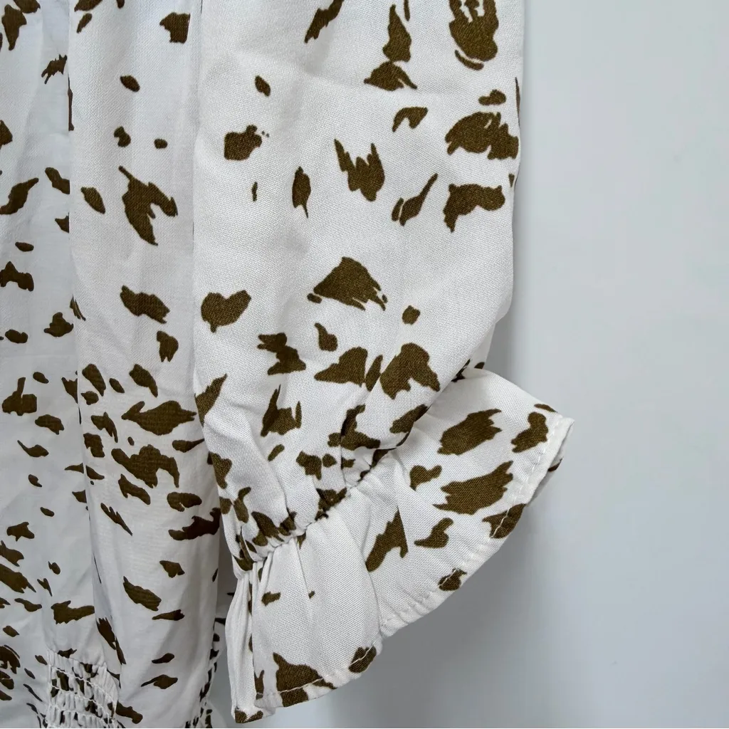 Everleigh White Printed Button Up Ruffle Sleeve Smocked Waist Blouse Size Large - Image 4