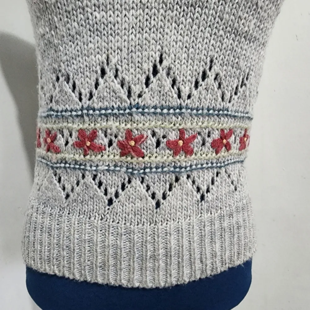 Vintage Heathered Grey V neck Sweater Vest with Flowers Gray Size M - Image 3