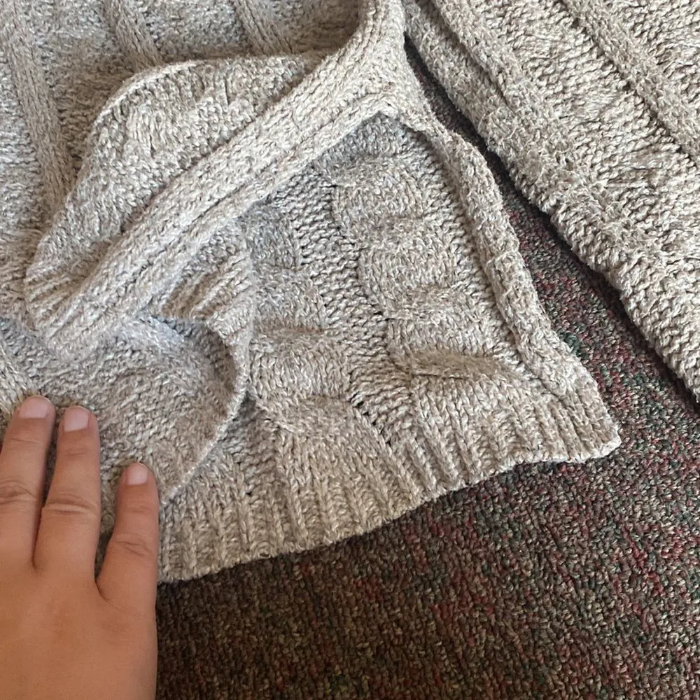 John & Jenn medium sweater - Image 6