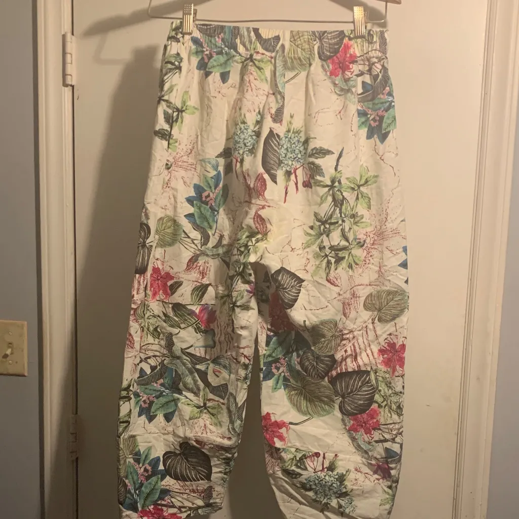 Floral Print Women's Capris White Size L - Image 5