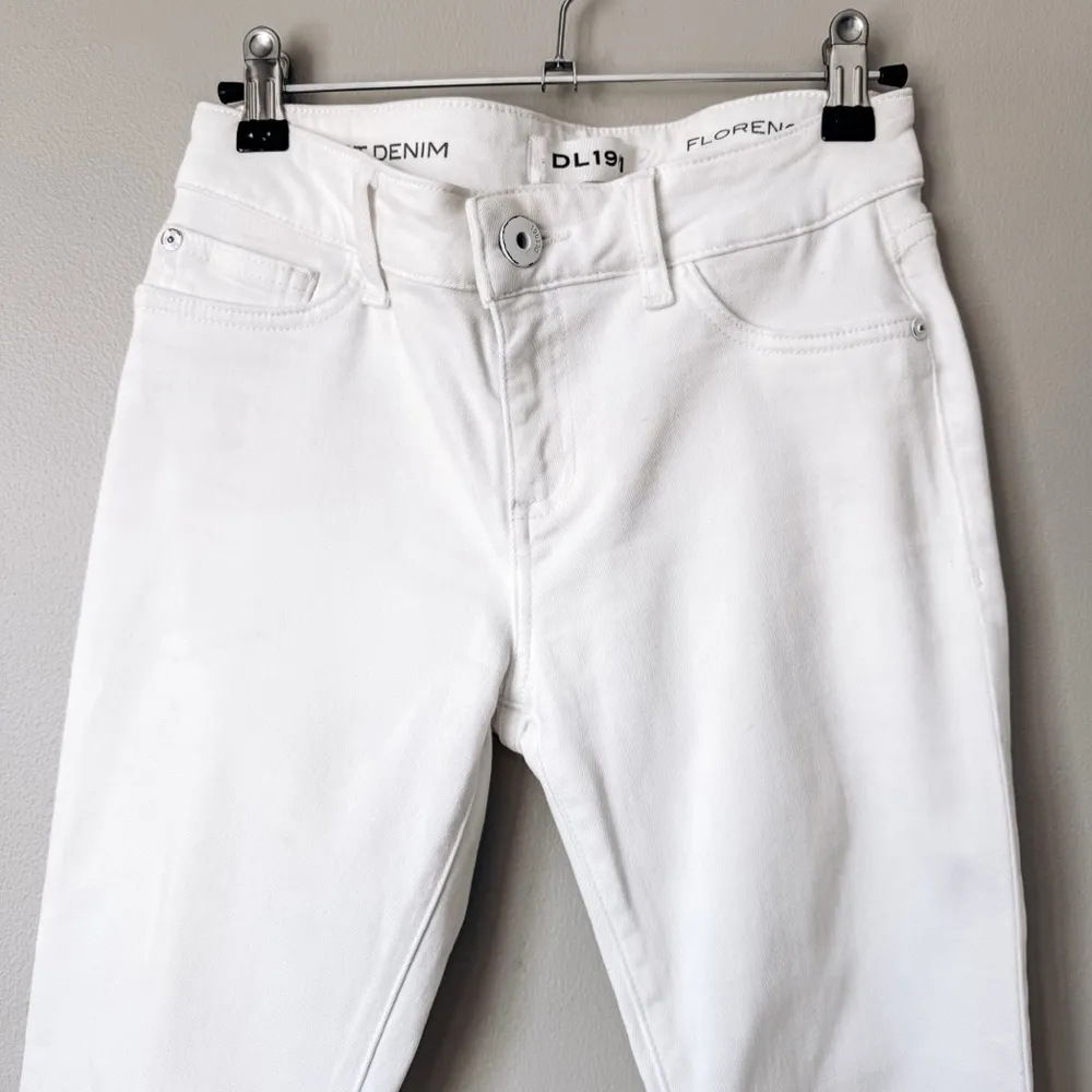 DL1961 White Florence Instasculpt Cropped Size 25 - Image 3