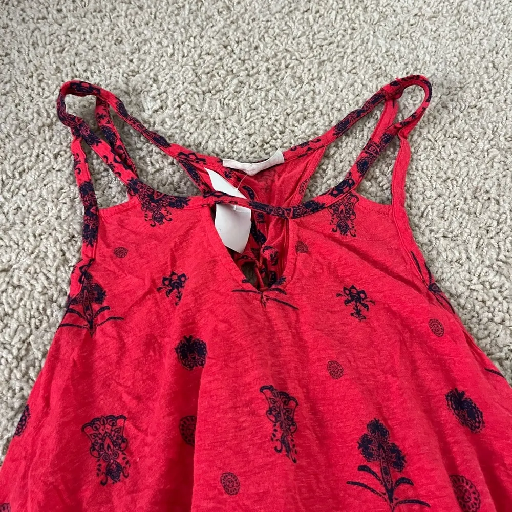 Pink and navy blue patterned tank top with front neckline cut out never worn - Image 2