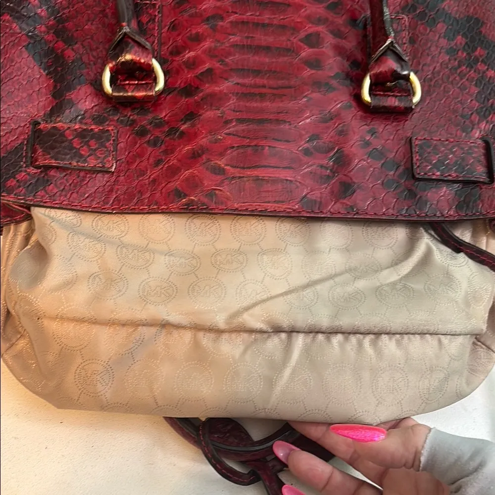 Michael Kors Black & Red Shoulder Bag with Gold Hardware - Image 14