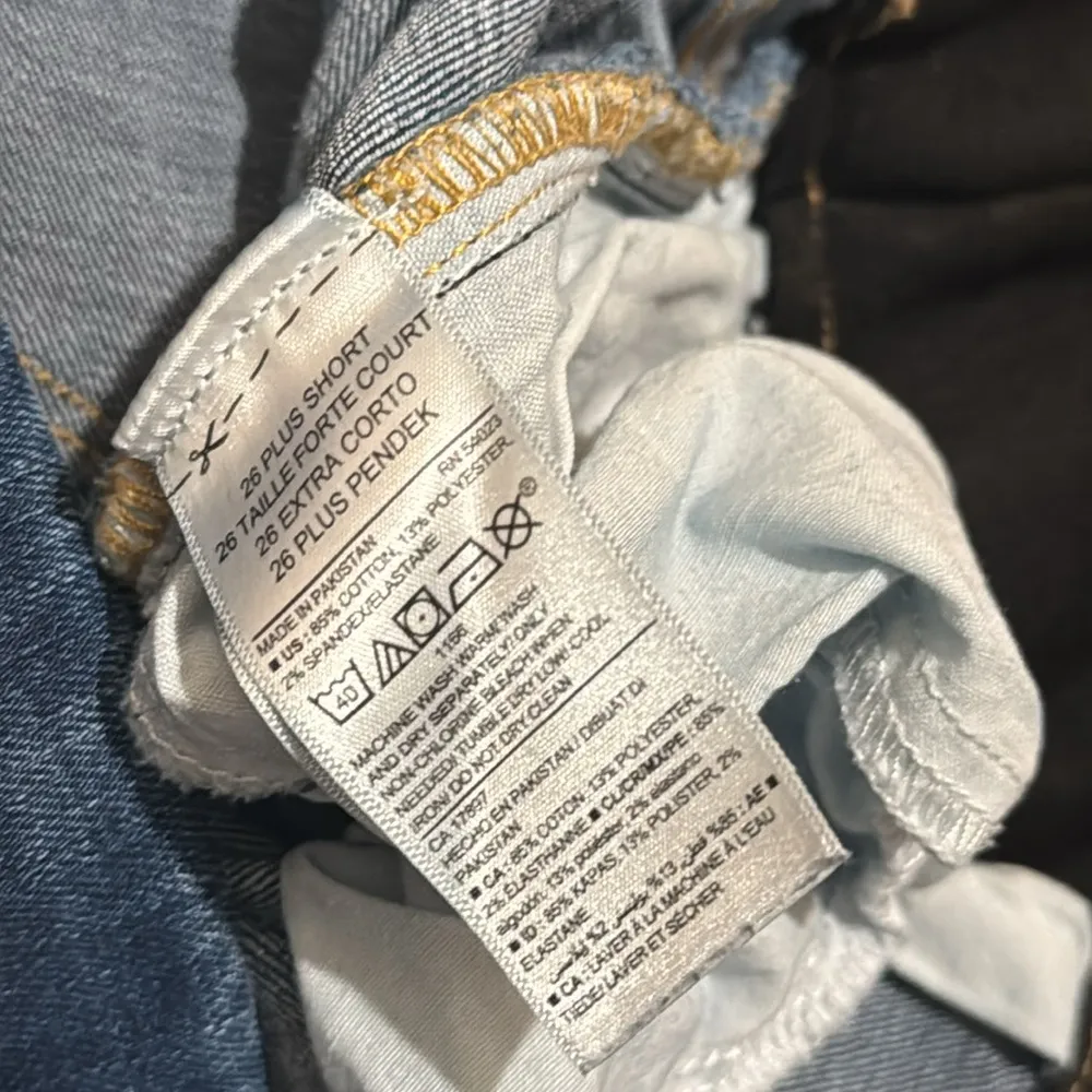 Old Navy Boot Cut Jeans SIZE 26 - Short - Image 3