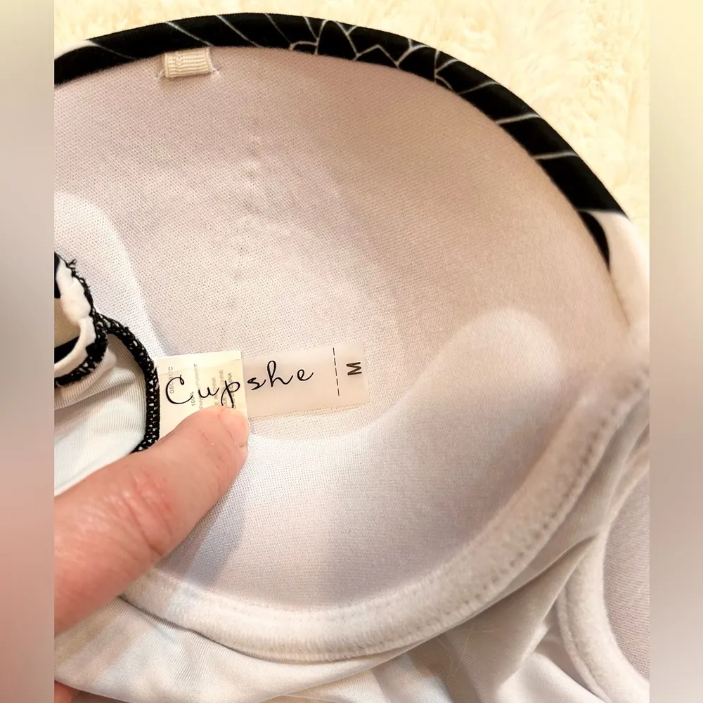 Black and White Japanese Crane Print One Piece Swimsuit Size Medium - Image 11