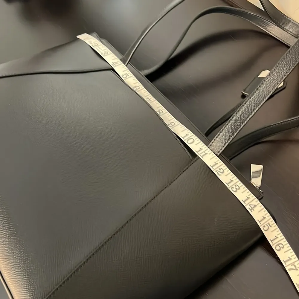 Michael Kors Maddie Medium Leather Tote shoulder bag, black, like new! - Image 10