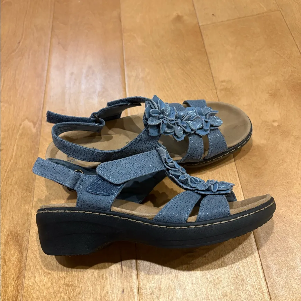 Clarks Collection Merliah Sheryl leather flowers  slingback sandals blue sz 8 - Image 2