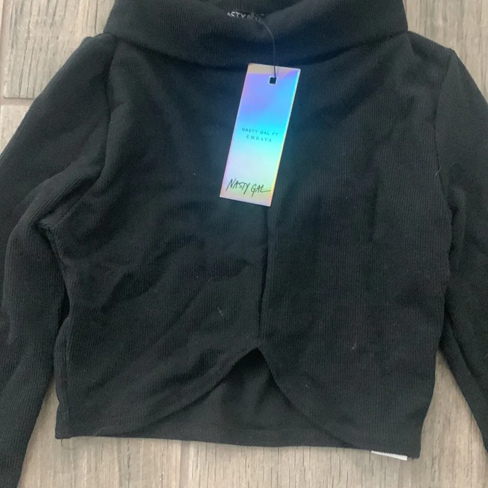 Nasty gal black long sleeve crop top - Image 2