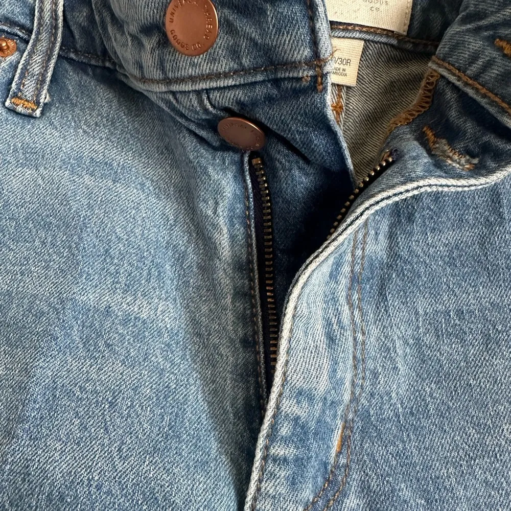 Universal Thread Blue Jean Shorts with Frayed Hem - Image 2