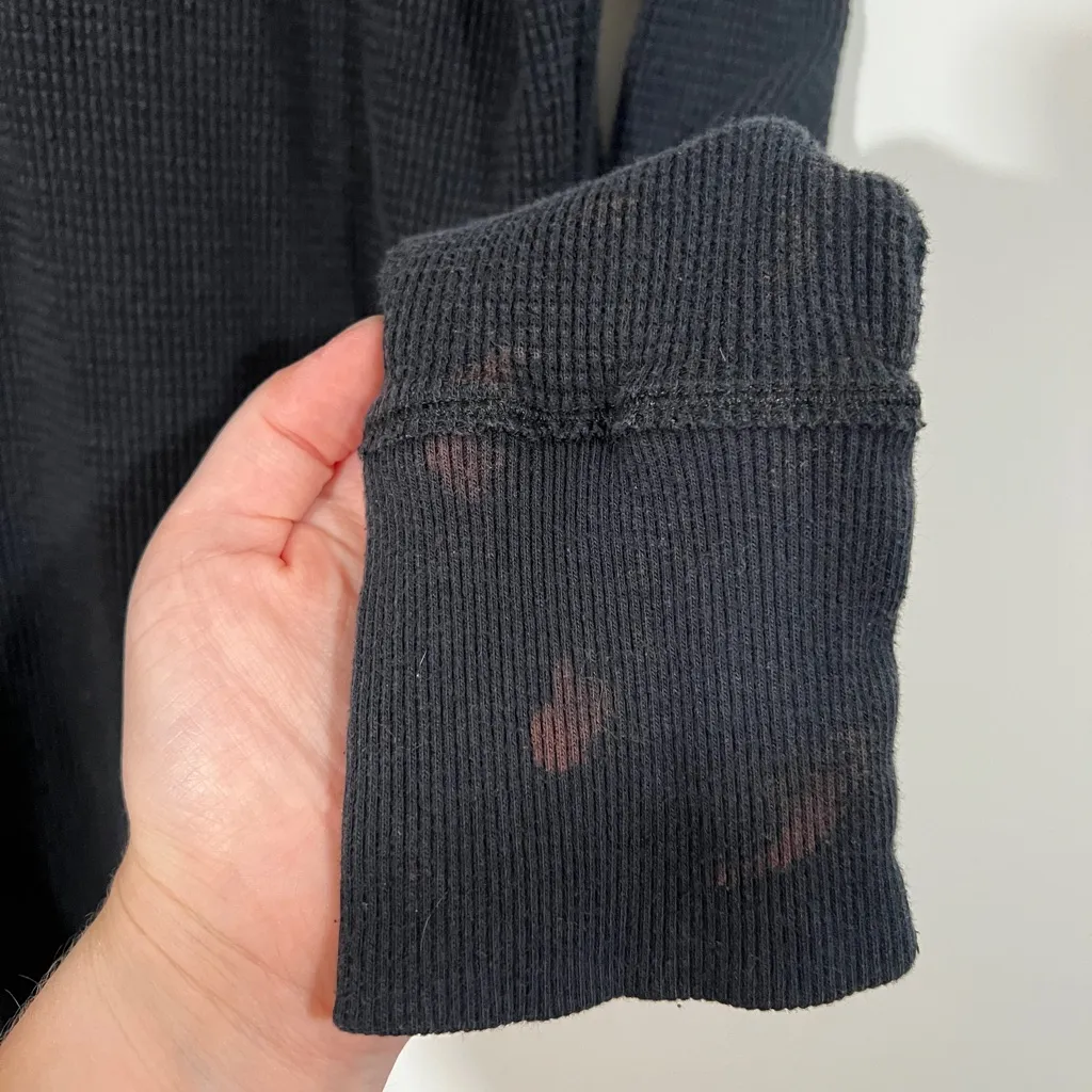 TNA Aritzia Waffle Knit Thermal Cowl Neck Long Sleeve Size Medium in Black - Image 3