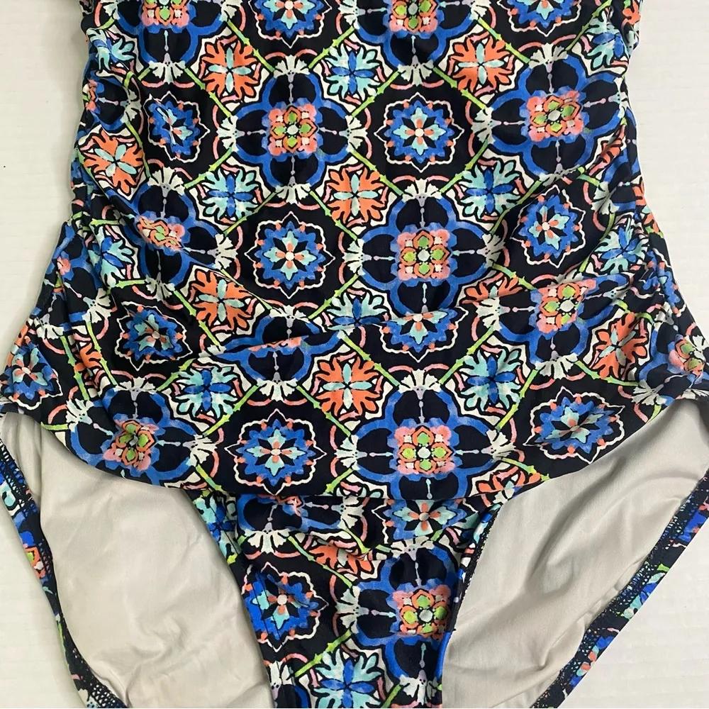La Blanca Spanish Tiles Women's Size 6 One Piece Halter Shirred Swimsuit - Image 3